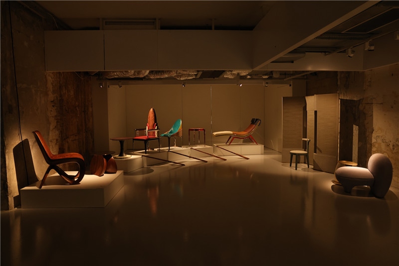 《新生萬(wàn)物-中國(guó)非遺與當(dāng)代設(shè)計(jì)展》展廳。陽(yáng)光媒體集團(tuán)供圖