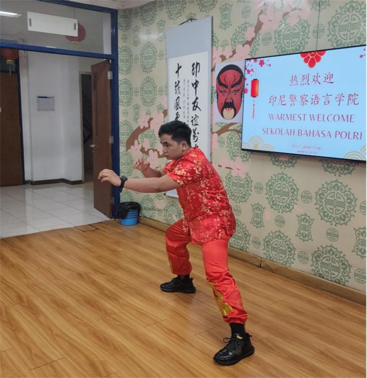 警察學(xué)員表演武術(shù)?；顒?dòng)主辦方供圖