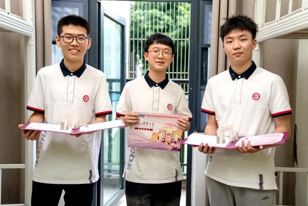 王子源（左）、母翰堯（中）、郭洋君（右）。清華大學(xué)供圖