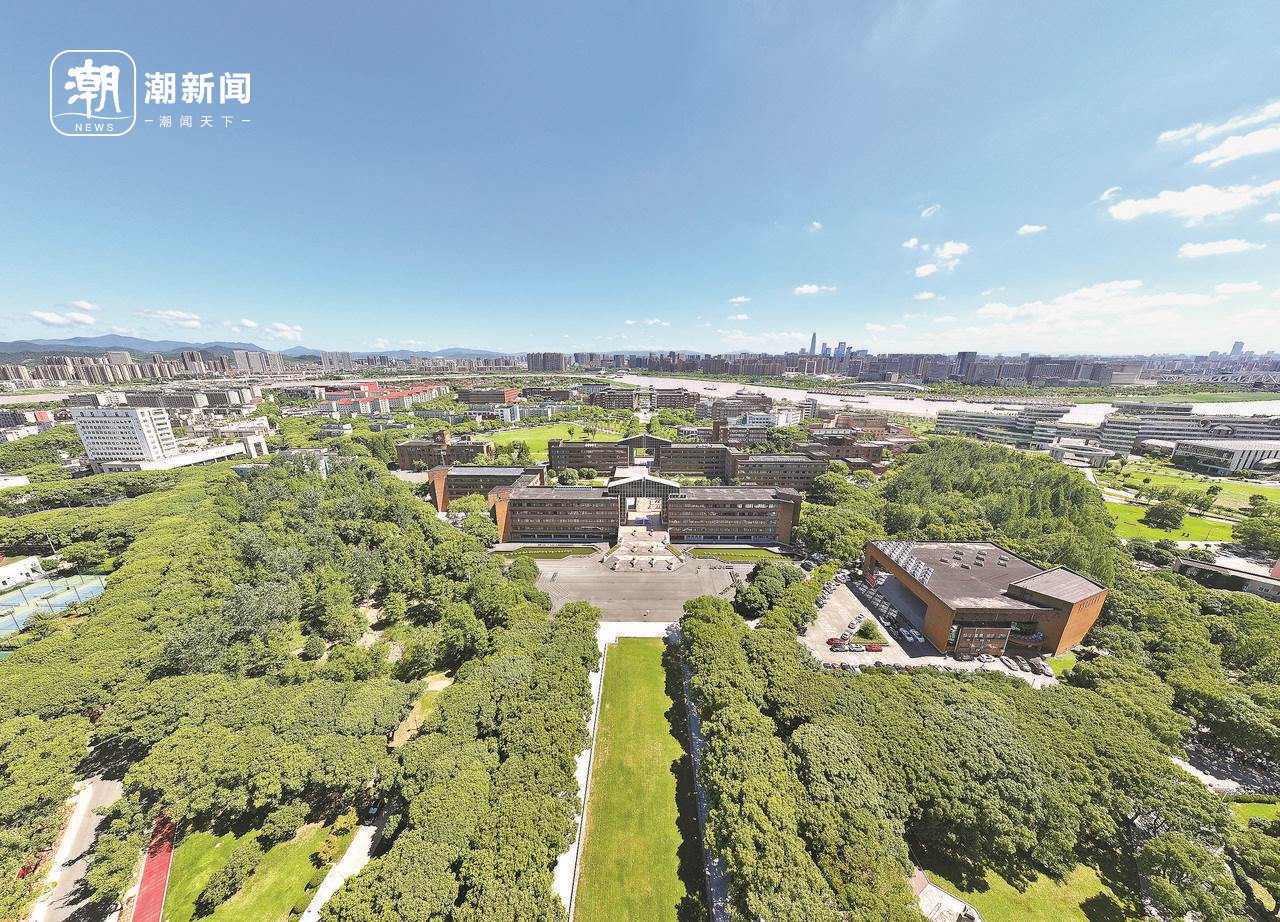 俯瞰寧波大學(xué)。潮新聞?dòng)浾?賀元?jiǎng)P 周旭輝 彭鵬 攝