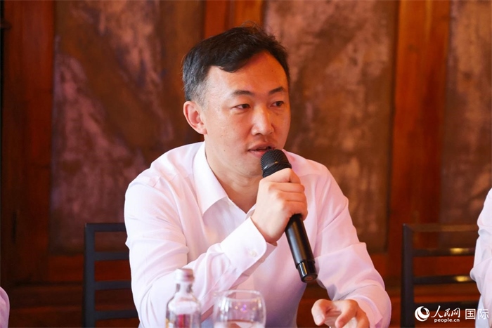 中國(guó)駐里約熱內(nèi)盧代總領(lǐng)事王海濤在座談會(huì)上致辭。人民網(wǎng)記者 陳海琪攝
