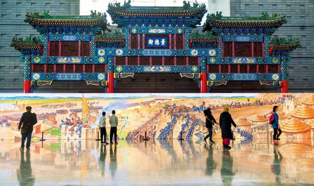 △2022年1月，觀眾在首都博物館參觀“穿越時空的大運河”數字影像展。
