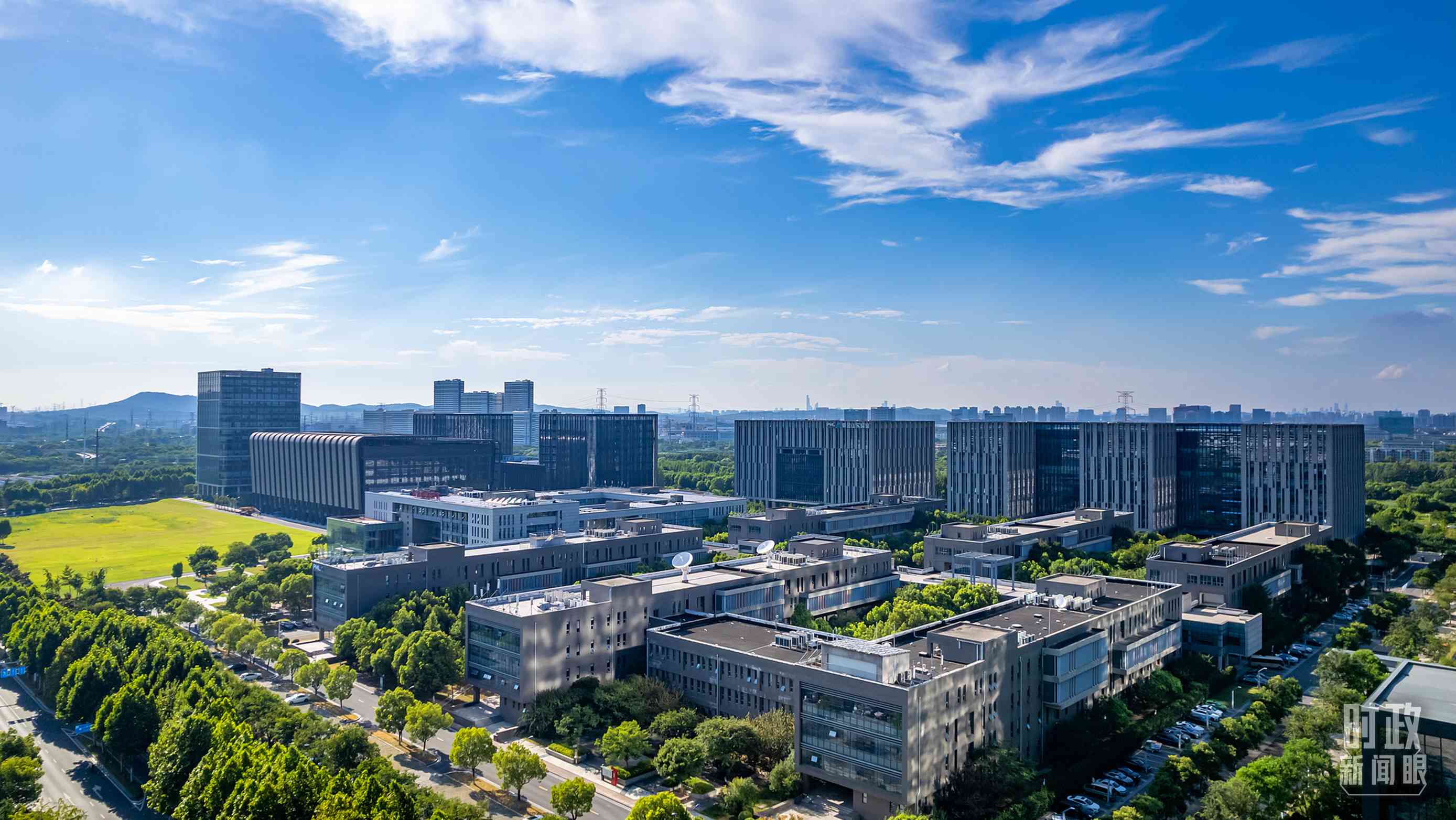  △2023年7月，習(xí)近平調(diào)研南京紫金山實驗室，強調(diào)要為實現(xiàn)高水平科技自立自強立下功勛。（圖/視覺中國）