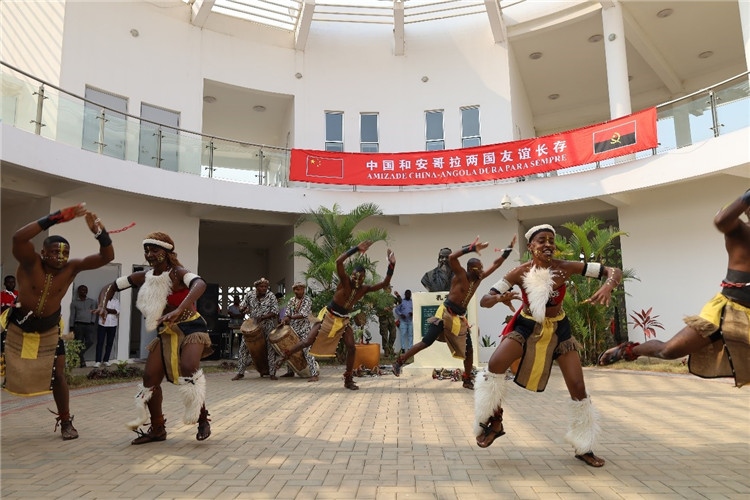 安哥拉民族舞。內(nèi)圖大學(xué)孔子學(xué)院供圖