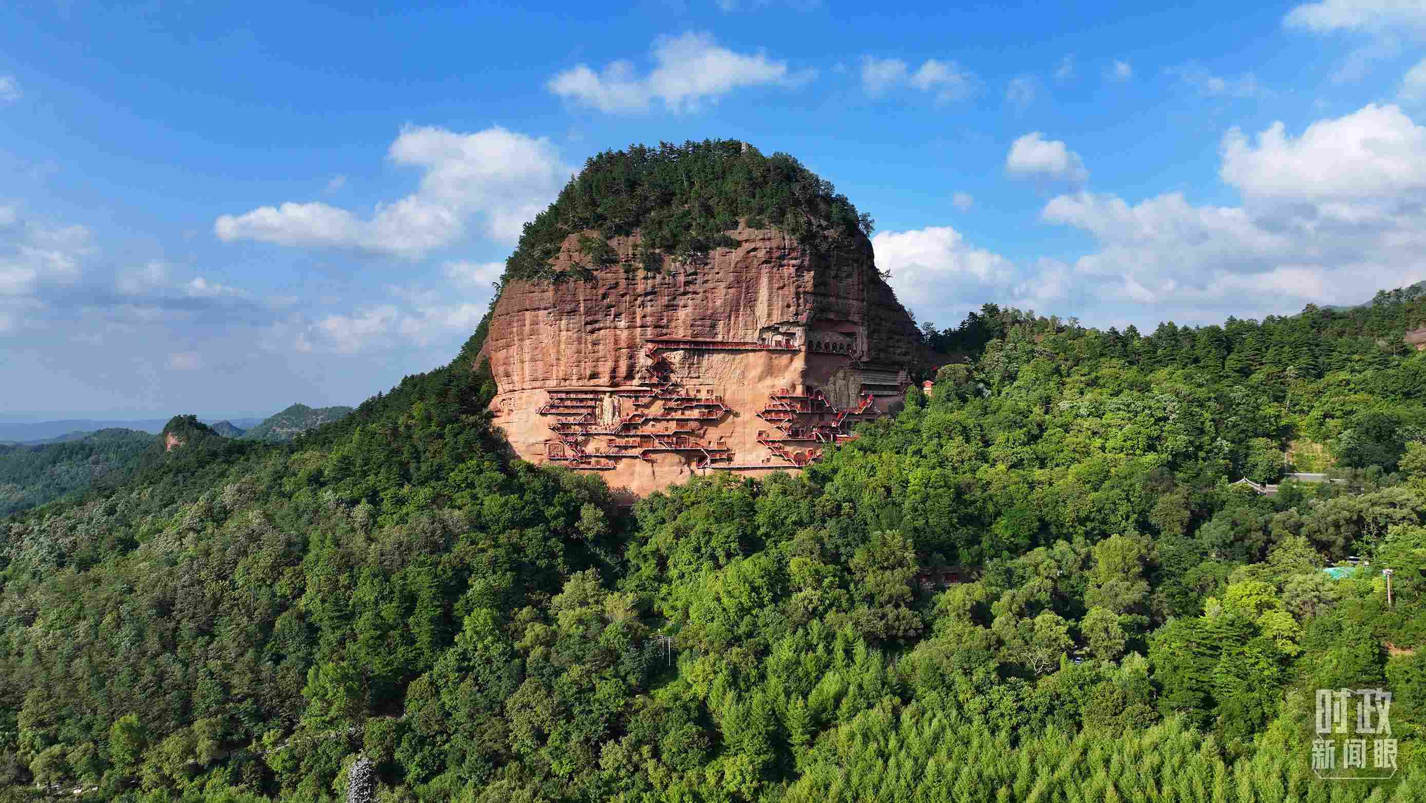 △麥積山因山形酷似麥垛而得名。