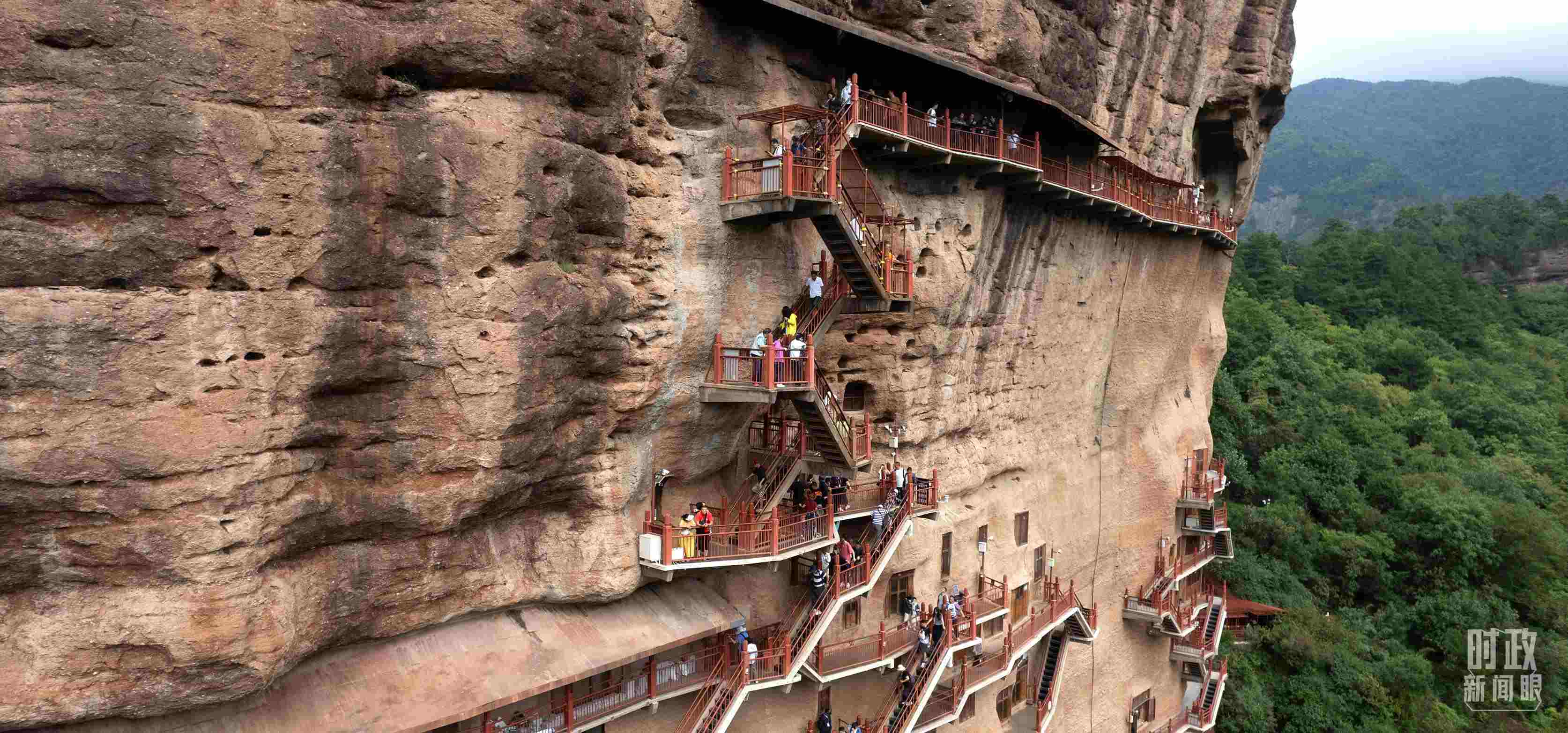 △麥積山石窟是國家5A級旅游景區(qū)，2024年上半年累計接待游客57萬人。（總臺國廣記者李晉拍攝）