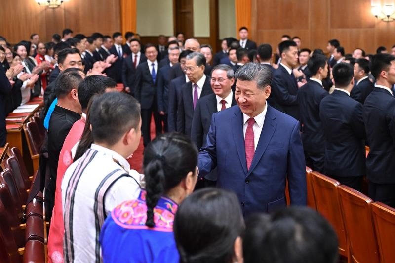 2024年9月29日晚，慶祝中華人民共和國(guó)成立75周年音樂會(huì)在京舉行。習(xí)近平總書記等黨和國(guó)家領(lǐng)導(dǎo)人，同3000多名觀眾一起觀看演出。