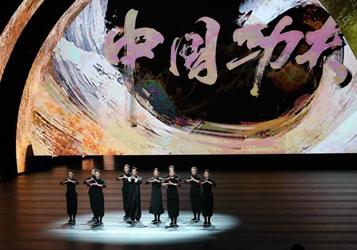 2024年9月19日，演職人員在北京文化論壇專場(chǎng)文藝演出中表演舞劇《詠春》。
