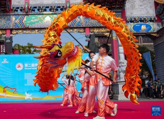 10月19日，廣州體育學(xué)院龍獅隊(duì)在傳統(tǒng)舞龍項(xiàng)目中比賽，最終他們獲得該項(xiàng)目金獎(jiǎng)。