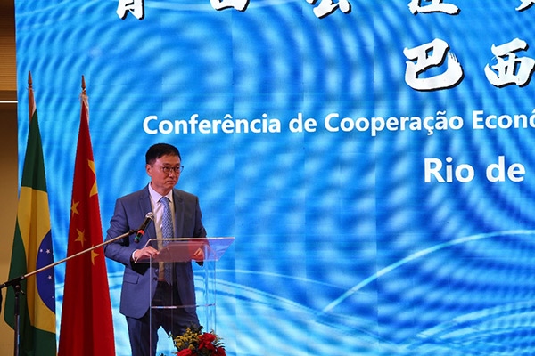 浙江省僑聯(lián)副主席兼巴西華人文化交流協(xié)會(huì)榮譽(yù)主席尹霄敏在活動(dòng)現(xiàn)場(chǎng)致辭。人民網(wǎng)記者 陳海琪攝