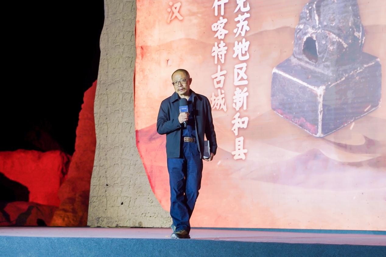 陳凌在“何以中國·五星出東方”網(wǎng)絡(luò)主題宣傳活動現(xiàn)場演講。人民視頻供圖