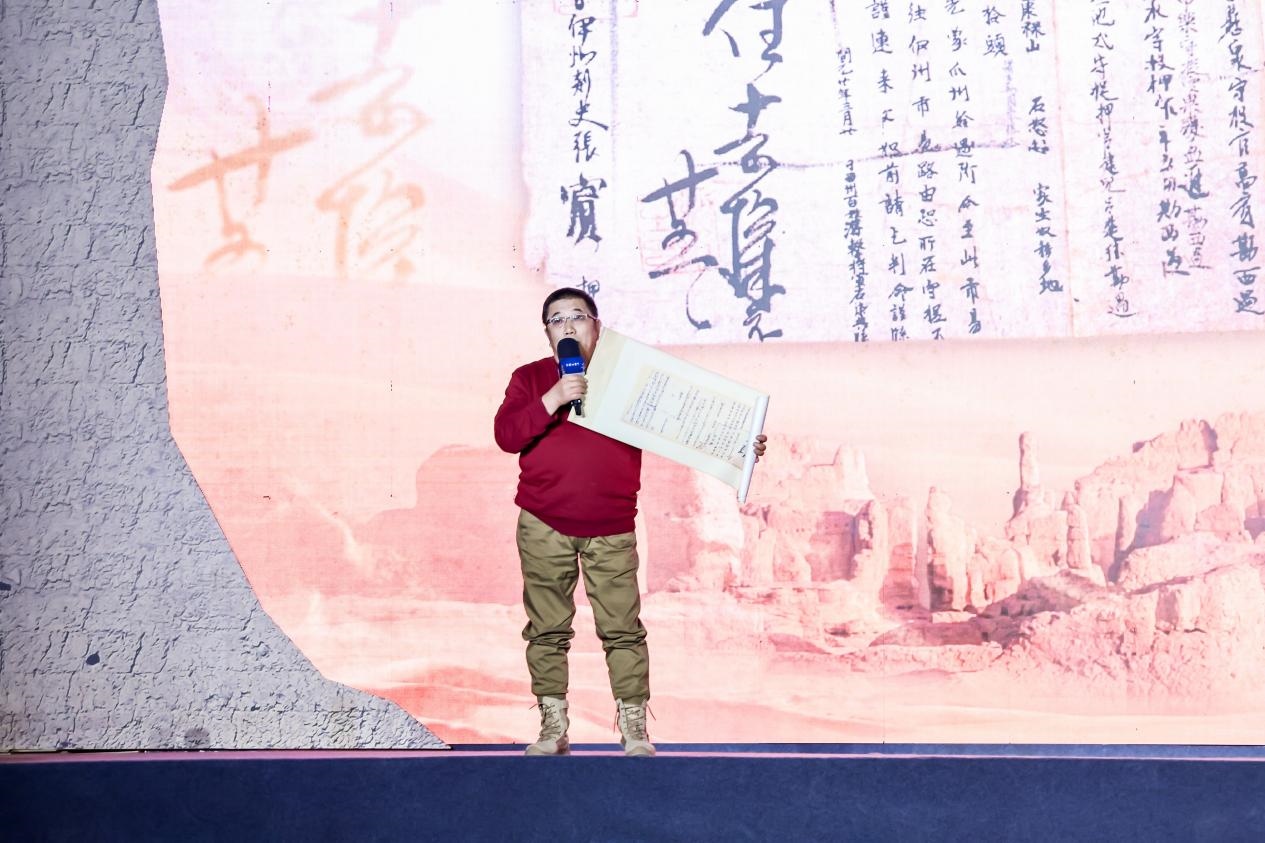 徐東良在“何以中國·五星出東方”網(wǎng)絡(luò)主題宣傳活動現(xiàn)場演講。人民視頻供圖