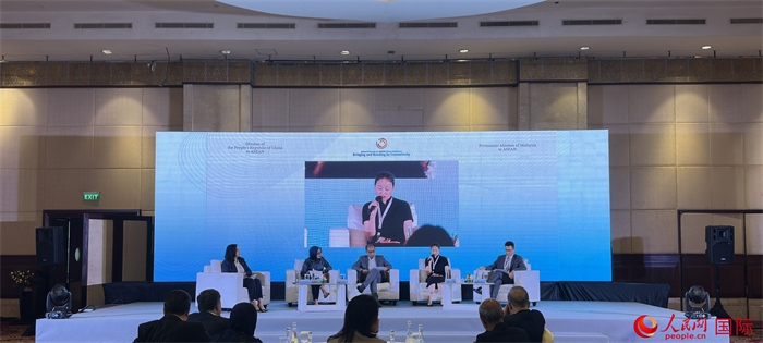 “企業(yè)對中國東盟互聯(lián)互通的責(zé)任與貢獻(xiàn)”分議題討論現(xiàn)場。人民網(wǎng)記者 曹師韻攝