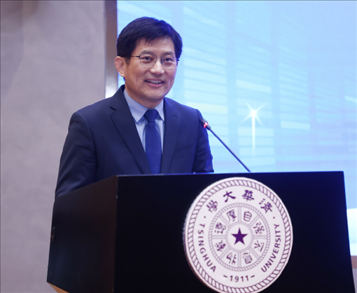 清華大學(xué)國(guó)家治理研究院執(zhí)行院長(zhǎng)、清華大學(xué)計(jì)算社會(huì)科學(xué)與國(guó)家治理實(shí)驗(yàn)室執(zhí)行主任孟慶國(guó)教授演講。供圖單位：清華大學(xué)國(guó)家治理研究院
