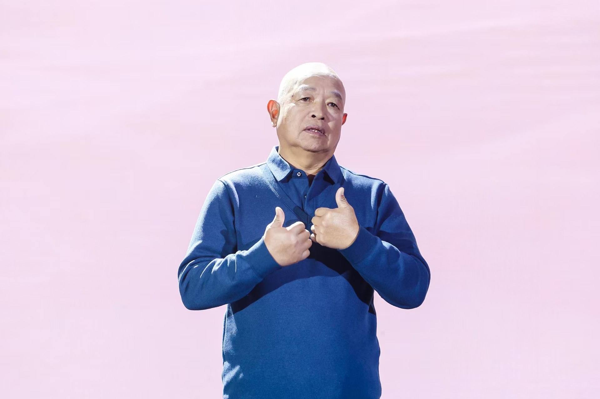 “山東好人”、煙臺市無聲洗車場經(jīng)理柳興濤。人民視頻供圖。