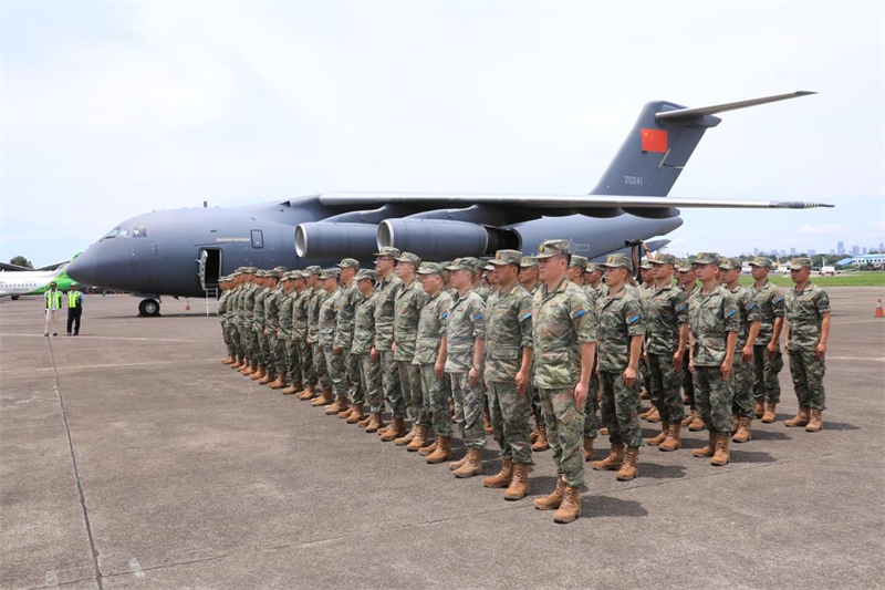 中方參演部隊搭乘運—20運輸機飛抵印尼國民軍空軍哈利姆機場。 龔勝祥攝