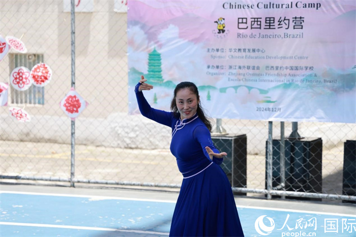 蒙古族舞蹈《熱土》表現(xiàn)出草原兒女的熱情與活力。人民網(wǎng)記者 陳海琪攝