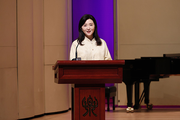 中央音樂學(xué)院黨委書記、中國(guó)民族管弦樂學(xué)會(huì)胡琴專業(yè)委員會(huì)會(huì)長(zhǎng)于紅梅致辭。中國(guó)民族管弦樂學(xué)會(huì)胡琴專業(yè)委員會(huì)供圖