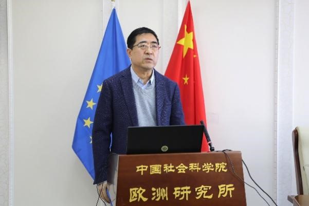 中國社會科學(xué)院歐洲研究所所長、《歐洲發(fā)展報告（2023～2024）》主編馮仲平研究員致辭。吳迪攝