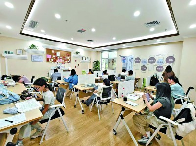 廣東深圳市龍崗區(qū)黨群服務(wù)中心開設(shè)的共享自習(xí)室一景。受訪者供圖