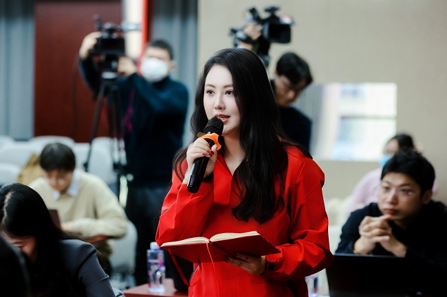 在國家數據局舉辦的“加快推進國家數據基礎設施建設”專題新聞發(fā)布會上，人民網記者就相關情況進行現場提問。國家數據局供圖