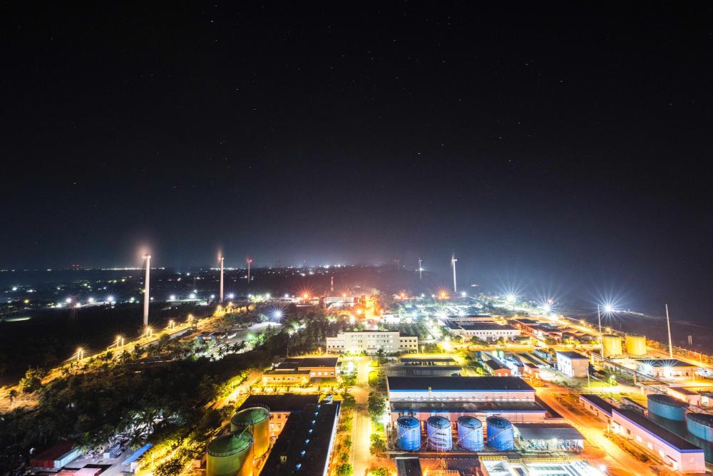 這是斯里蘭卡普特拉姆電站夜景（2020年12月8日攝）。新華社發(fā)（普特拉姆電站供圖）