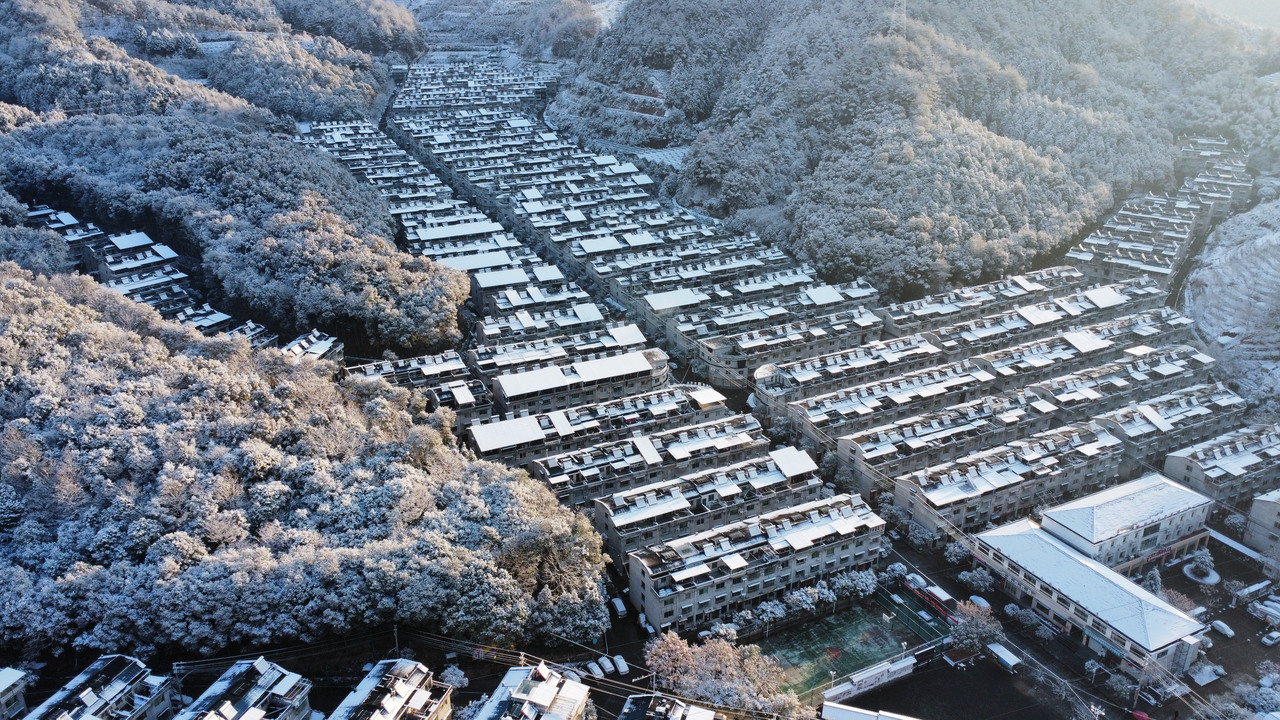慶元縣濛洲街道同濟(jì)新村，雪后初霽。慶元縣融媒體中心 供圖