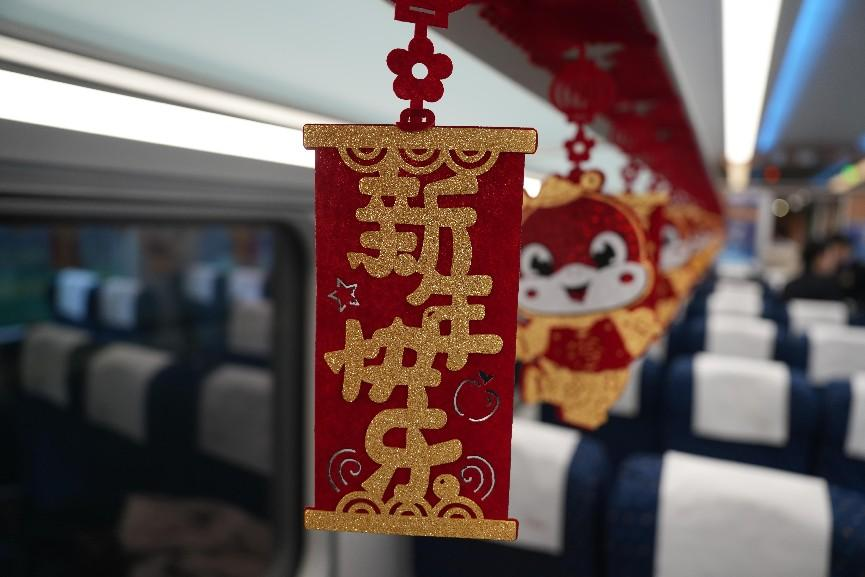 “井岡山號”列車春晚車廂布置。人民網(wǎng) 歐陽易佳攝