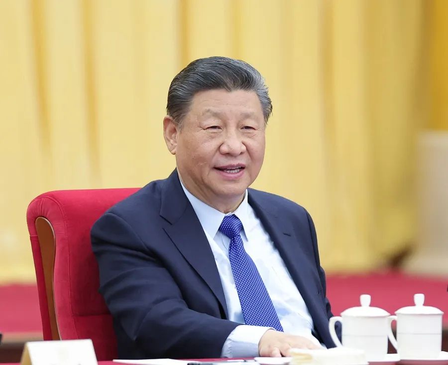 2024年3月6日，習近平看望參加全國政協十四屆二次會議的民革、科技界、環(huán)境資源界委員，并參加聯組會，聽取意見和建議。新華社發(fā)（盛佳鵬攝）