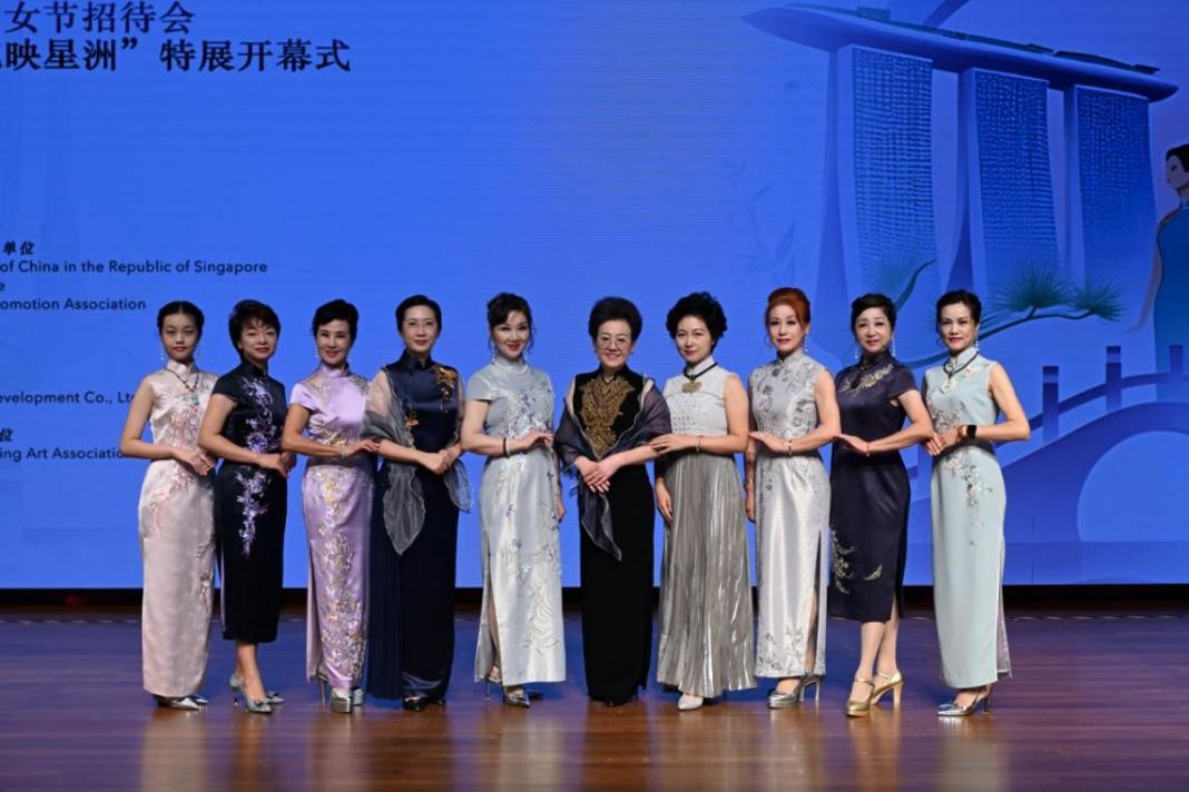 海派旗袍走秀展示著不同款式旗袍的獨(dú)特魅力。新加坡中國(guó)文化中心供圖