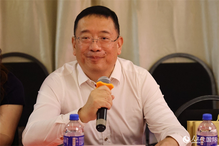 巴西文協(xié)主席上官建峰在座談會上致辭。人民網(wǎng)記者 陳海琪攝