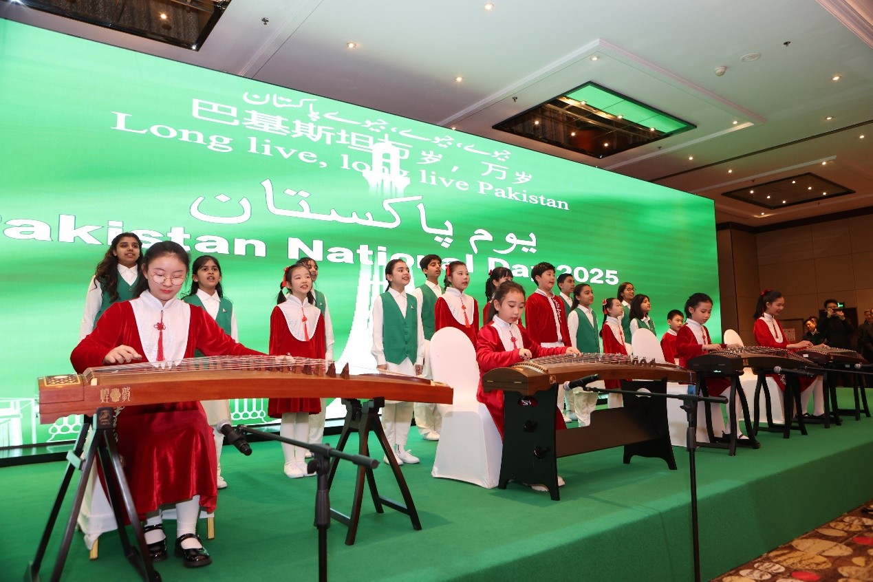 中巴兩國(guó)學(xué)生演出。巴基斯坦駐華大使館供圖