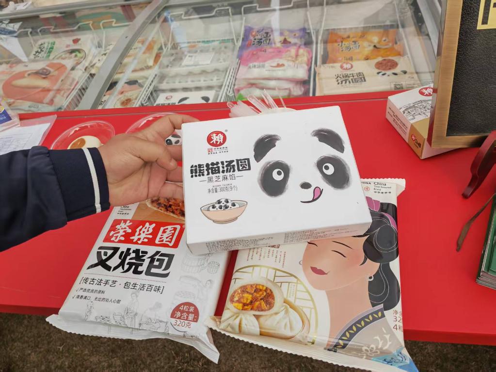 賴湯圓推出的新品熊貓湯圓（3月21日攝）。新華社記者 張海磊 攝