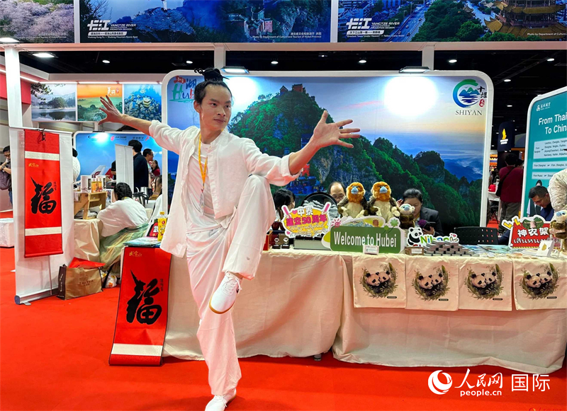 中國(guó)武當(dāng)功夫走進(jìn)東南亞，以精湛的武藝和飄逸的身姿詮釋中國(guó)武術(shù)的精髓。人民網(wǎng)記者 簡(jiǎn)承淵攝