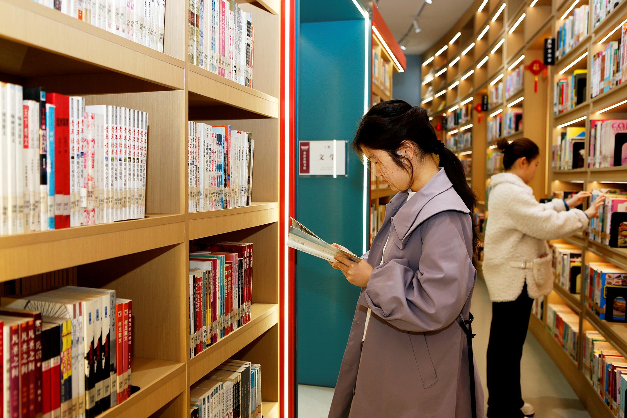 △2025年3月29日，讀者在山西臨汾市襄汾縣圖書館閱讀。