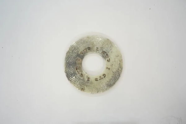 武王墩一號墓出土的鏤孔玉璧。全國十大考古新發(fā)現(xiàn)活動辦公室供圖