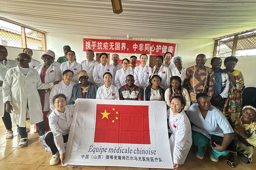 【4】圖為活動(dòng)結(jié)束后的合影。中國（山西）第24批援喀麥隆姆巴爾馬尤醫(yī)療隊(duì) 供圖