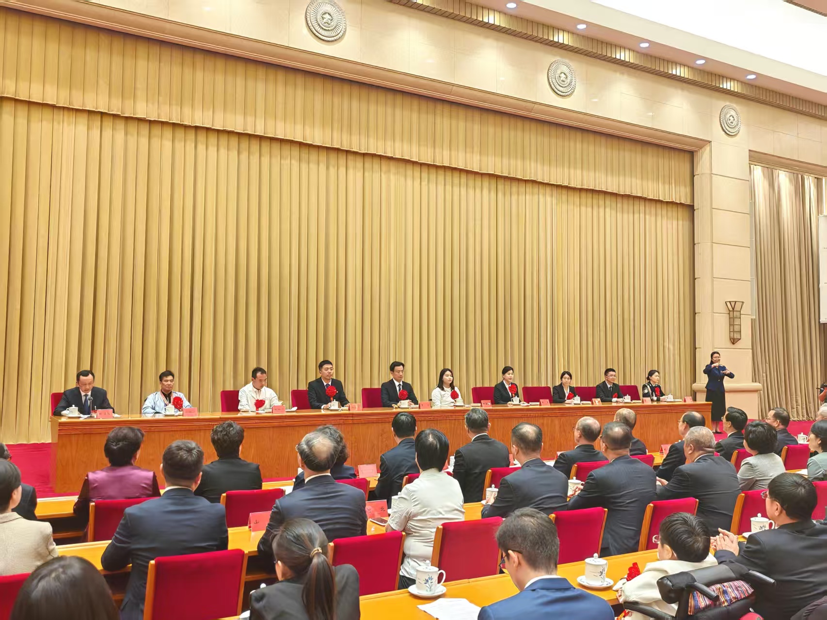 第七次全國自強模范暨助殘先進事跡首場報告會現(xiàn)場。 人民網(wǎng)記者 王子鋒攝