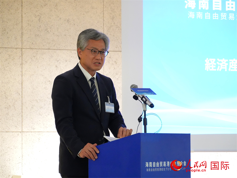日本經(jīng)濟產(chǎn)業(yè)省通商政策局審議官田中一成致辭。人民網(wǎng) 許可攝