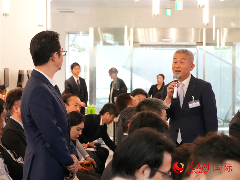 參會企業(yè)與海南代表團積極交流。