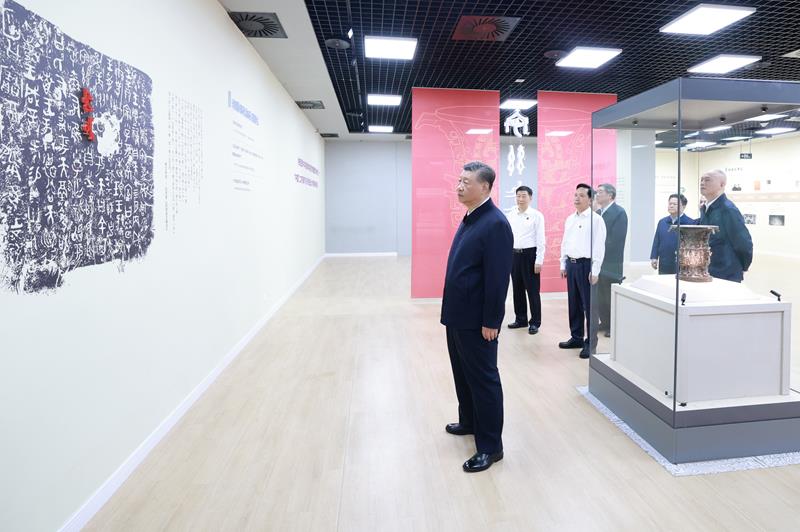 △2024年9月10日，習(xí)近平總書記來(lái)到陜西寶雞市參觀寶雞青銅器博物院。