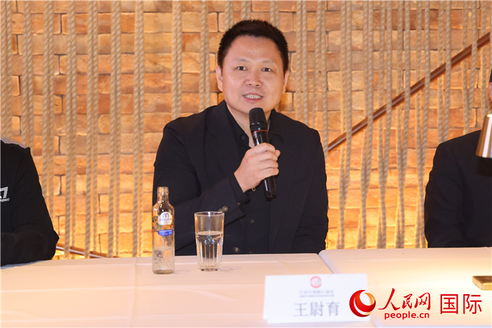 中國駐里約熱內(nèi)盧總領(lǐng)館副總領(lǐng)事王尉育在座談會(huì)上致辭。 人民網(wǎng)記者 時(shí)元皓攝