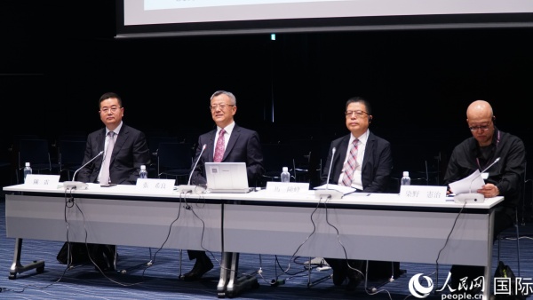 與會(huì)專家熱切交流。人民網(wǎng) 蔣曉辰攝