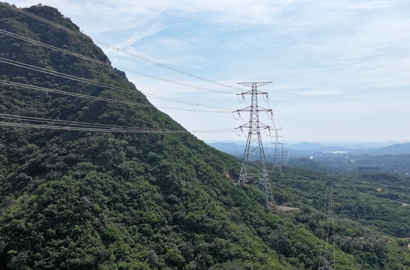 河北易縣:抽水蓄能電站配套工程500千伏特高壓送出線(xiàn)路投運(yùn)(3)XxjpsgC007020_20250827_PEPFN0A001.jpg